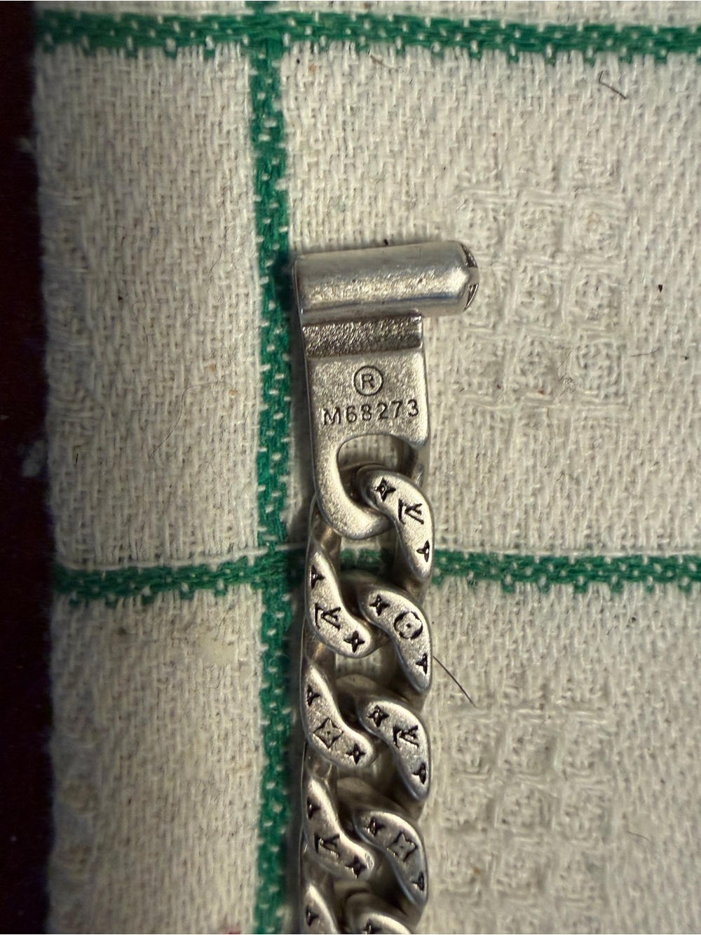 Louis Vuitton Silver-Tone Engraved Curb Chain Bracelet unisex - Picture 5 of 6